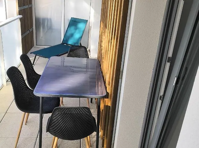 Neuf 40 M² 300 M De La 아파트 *